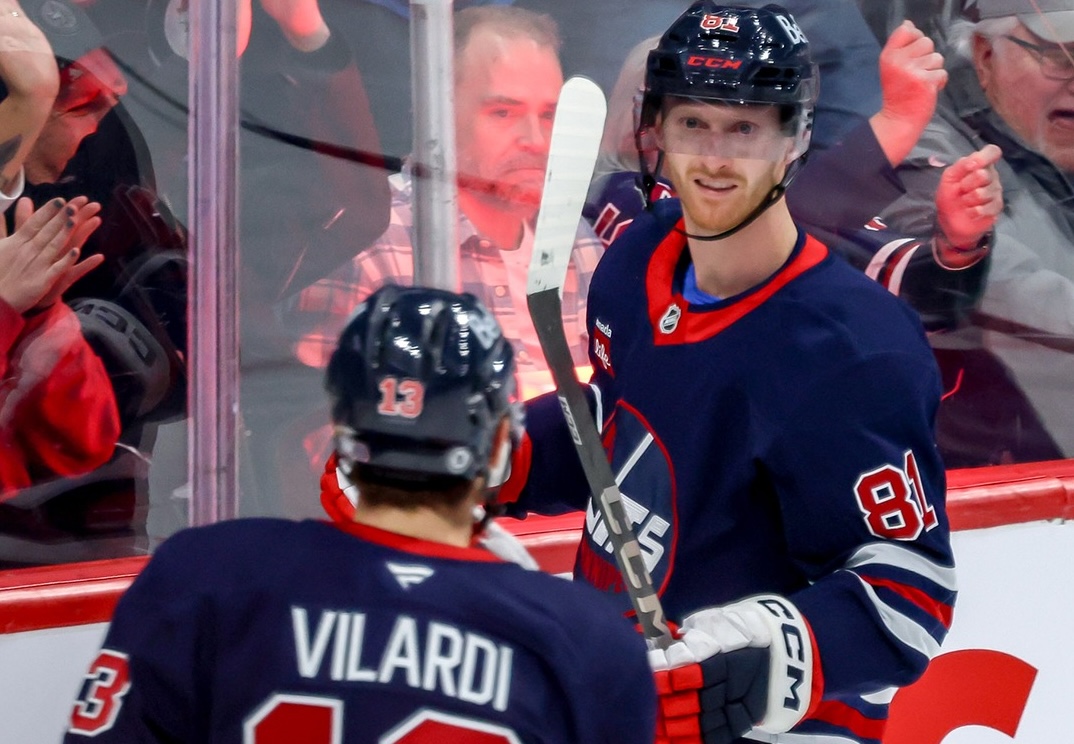 Kyle Connor's natural hat trick powers Jets past Canucks 6-1